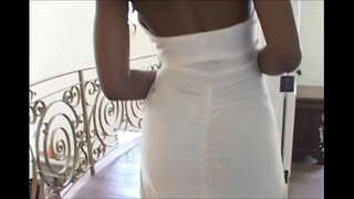 Nyomi lortzean bere ipurdian pukas