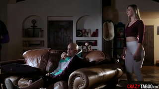 Красотка Джиллиан Джэнсон встала афтод ва отсосала бузург узви ва пас аз наслаждалась вазнин трахом дар киску