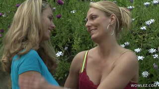 Величезні цицьки на лесбійському бунті